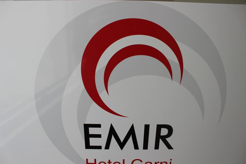 Hotel Garni Emir Кьолн Екстериор снимка